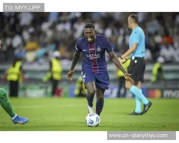 努诺门德斯伤愈复出巴黎官方发布训练照片展现积极状态 努诺门德斯伤愈复出巴黎官方发布训练照片展现积极状态