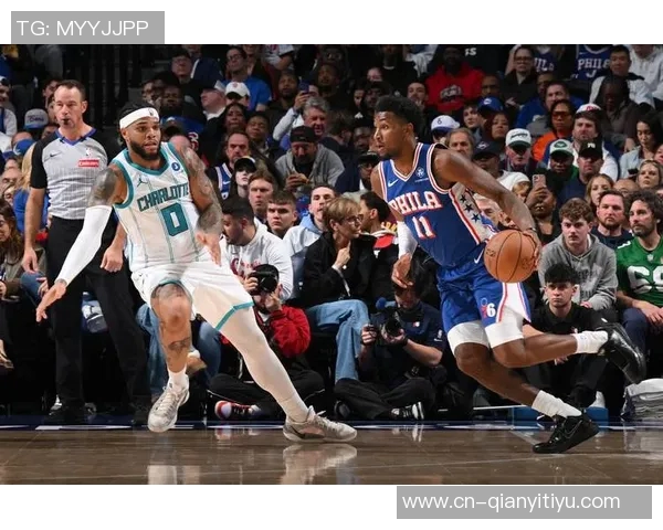 球队新星埃奇库姆首秀狂砍34分恩比德马克西等人欢庆泼水庆祝 球队新星埃奇库姆首秀狂砍34分恩比德马克西等人欢庆泼水庆祝