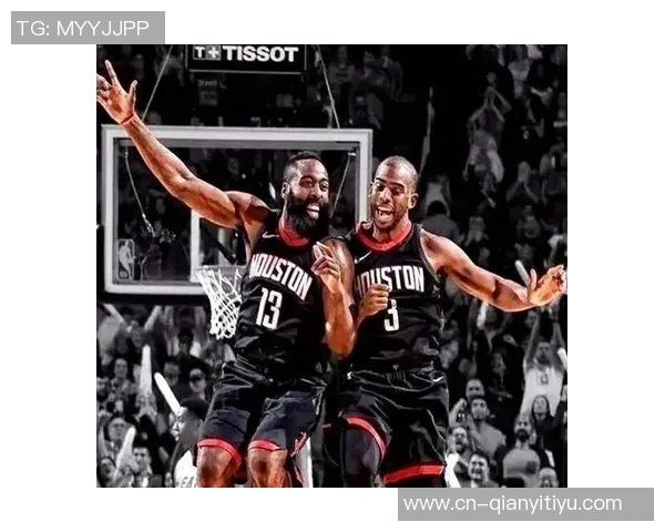 快船训练营首日盛况：灯泡组合同框小卡与比尔携手出击