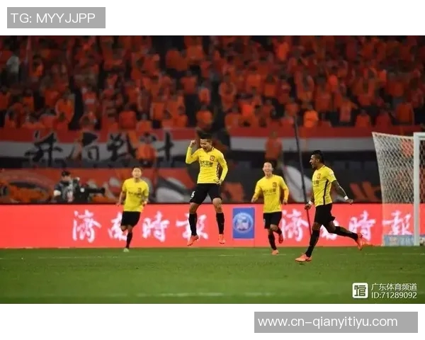 橙衣传奇再现鹏起泰山他以12战9不败点燃球队希望与信念